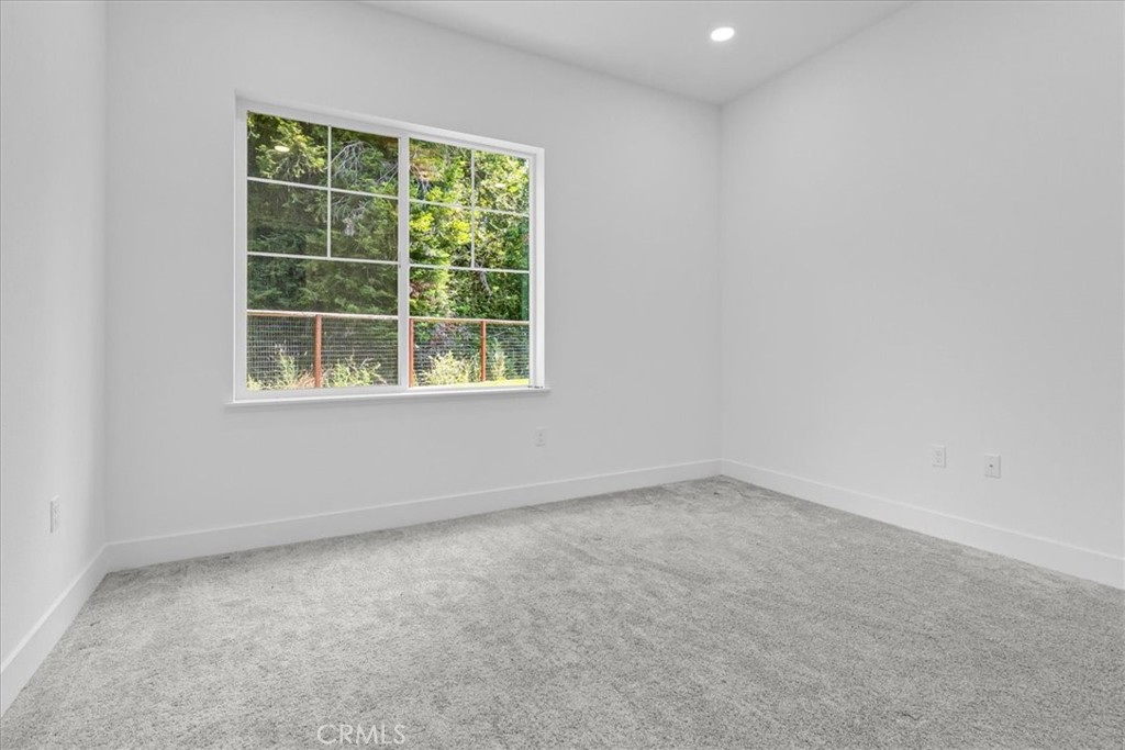 211 Creekside Court