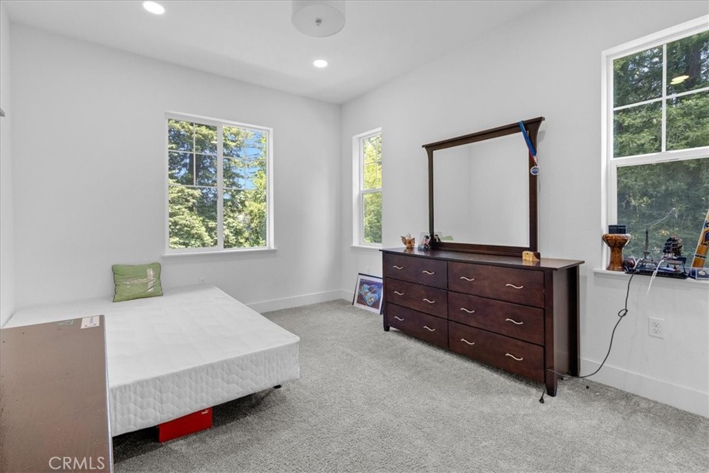 211 Creekside Court