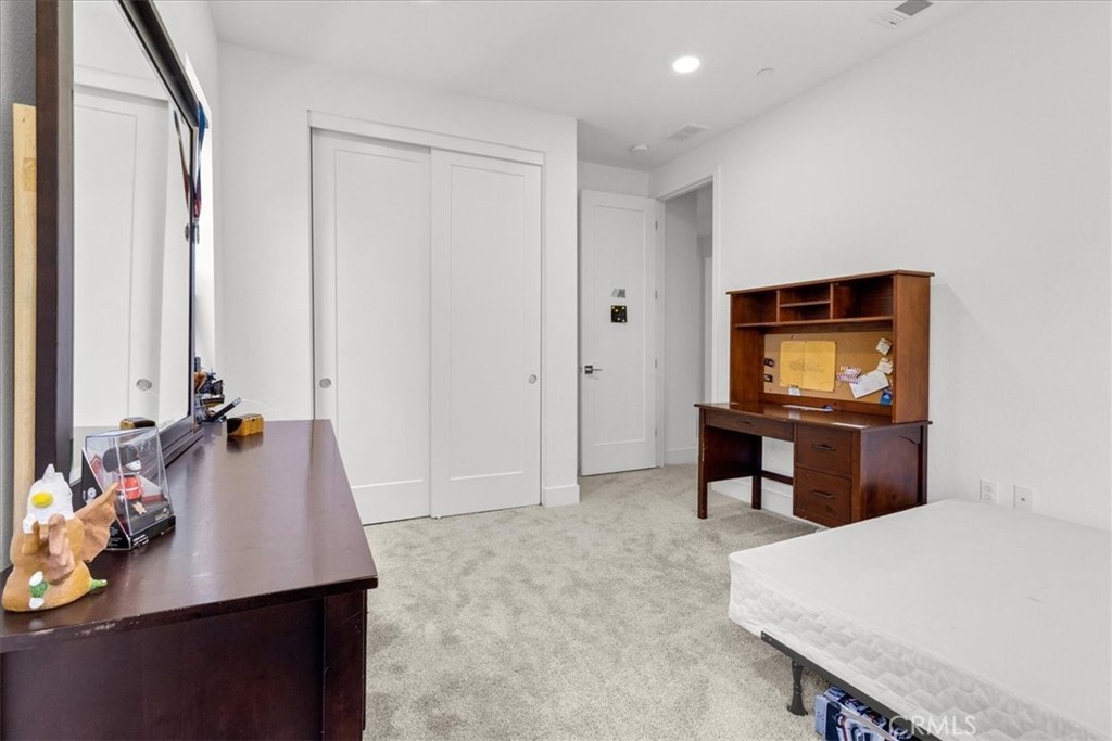 211 Creekside Court