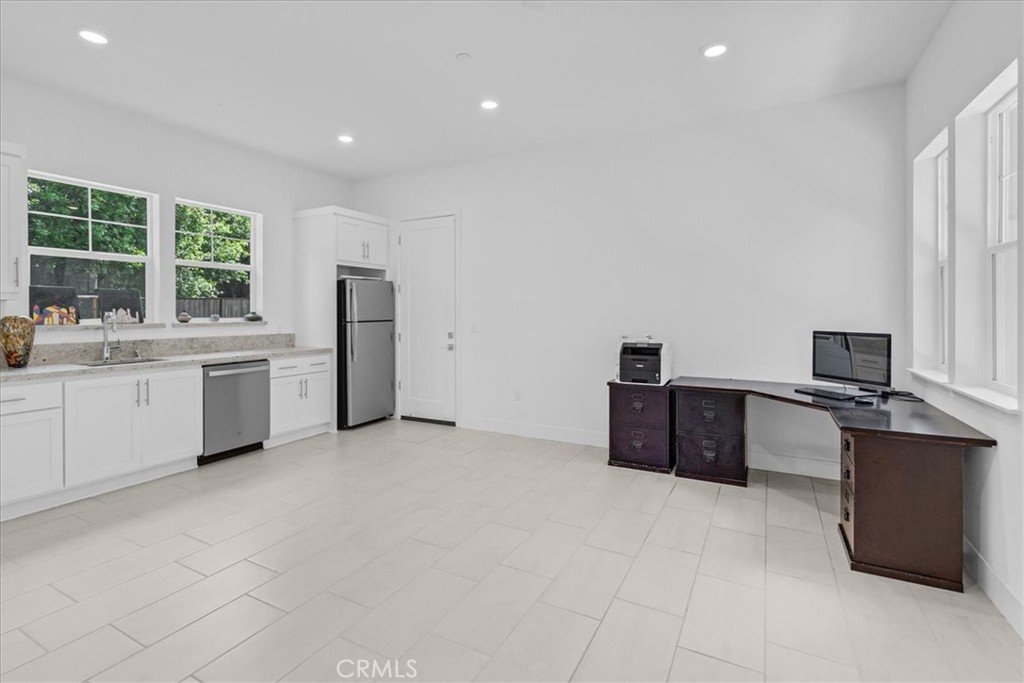 211 Creekside Court