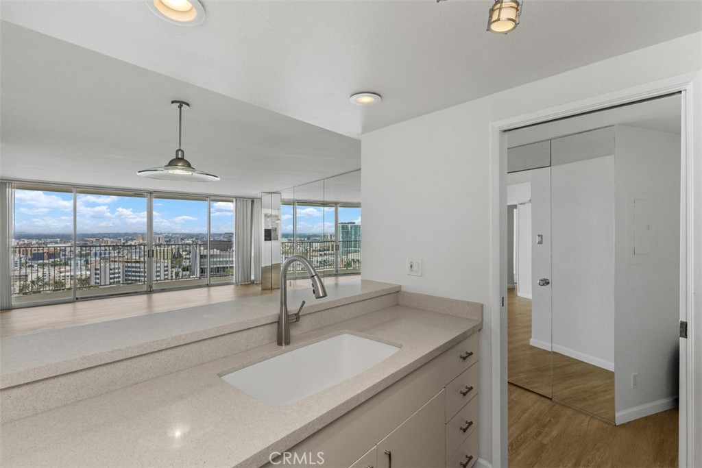 700 E Ocean Boulevard 2602