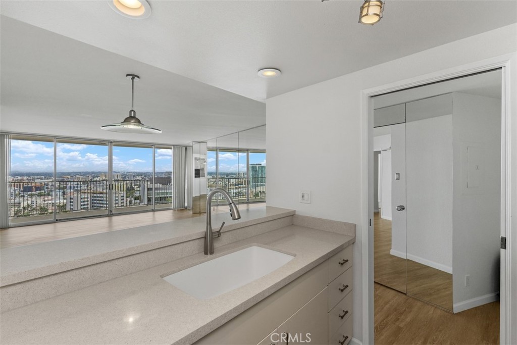 700 E Ocean Boulevard 2602