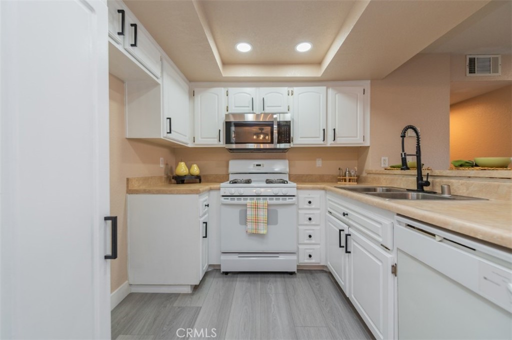 1309 W Mission Boulevard 127