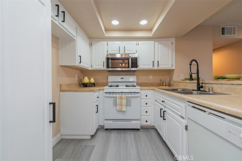 1309 W Mission Boulevard 127