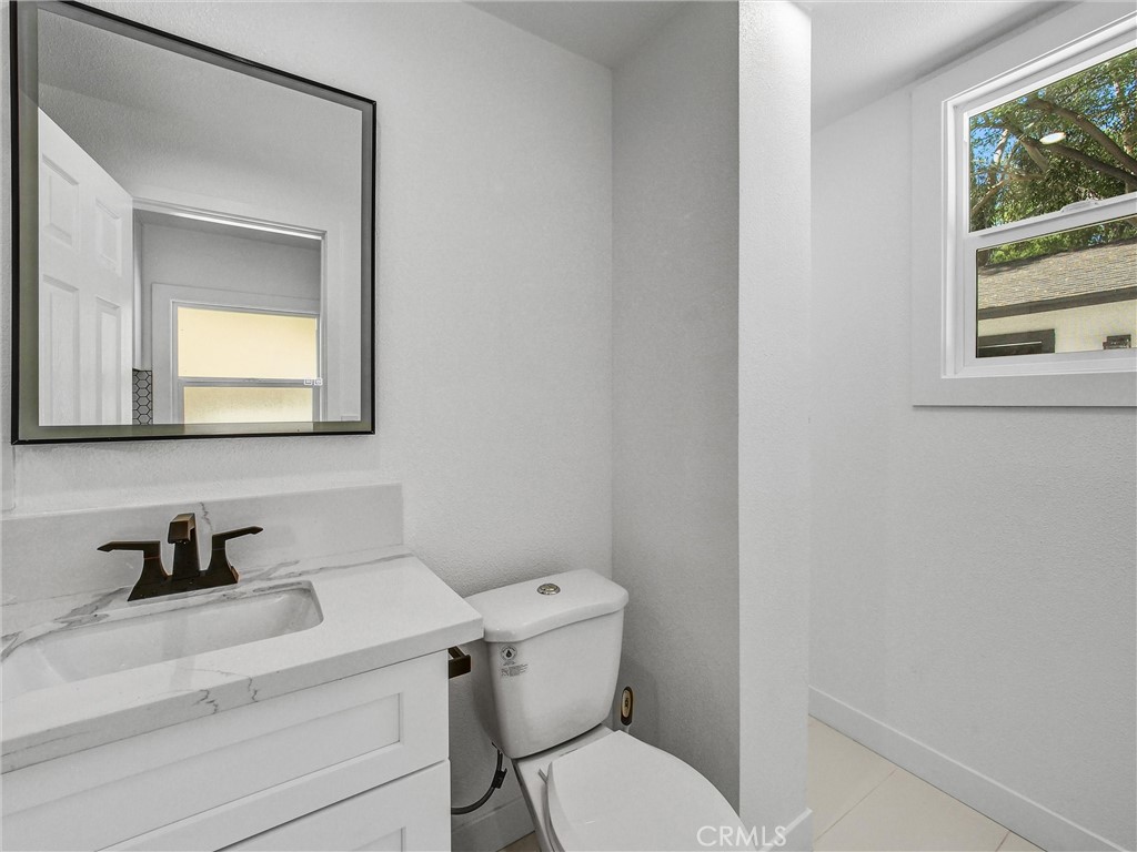 1385 Val Vista Street