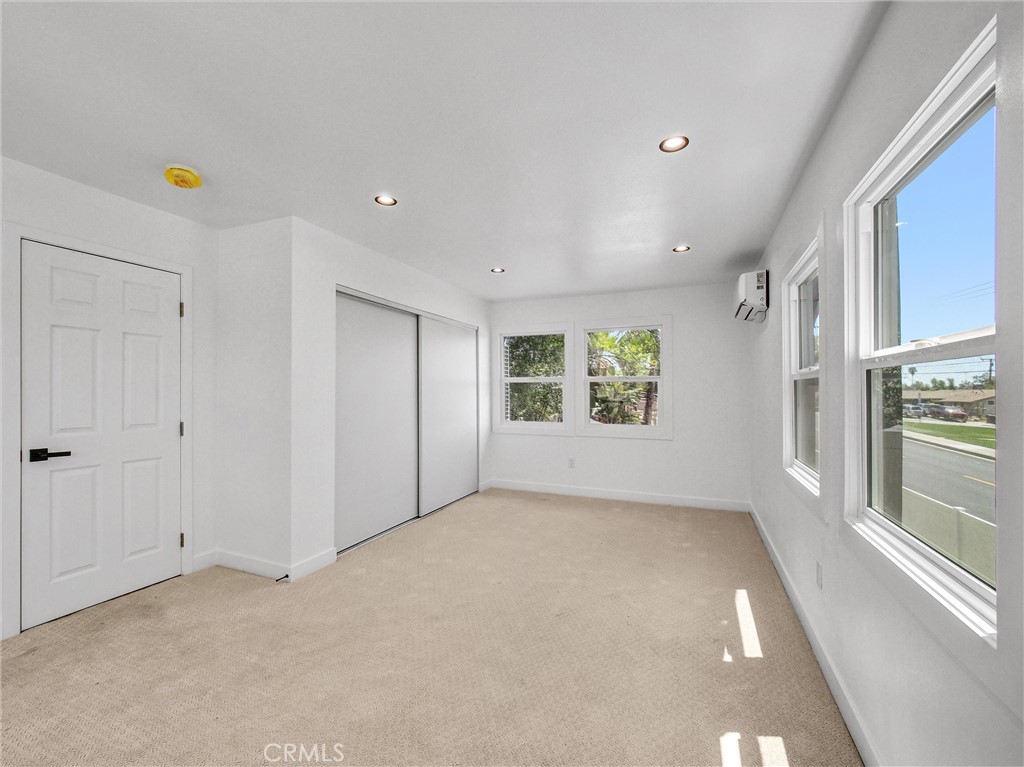 1385 Val Vista Street