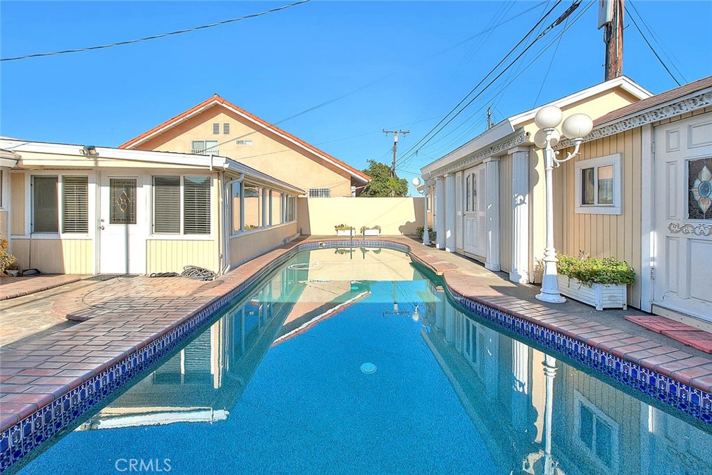 1746 W Southgate Avenue