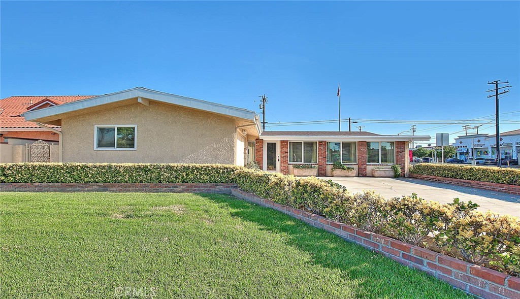 1746 W Southgate Avenue