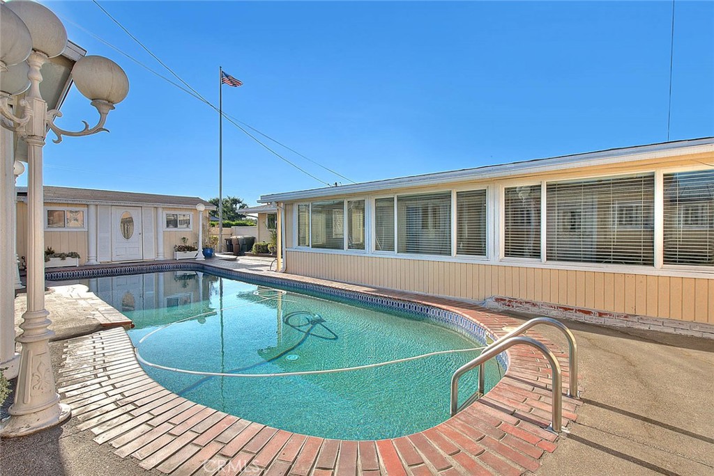 1746 W Southgate Avenue