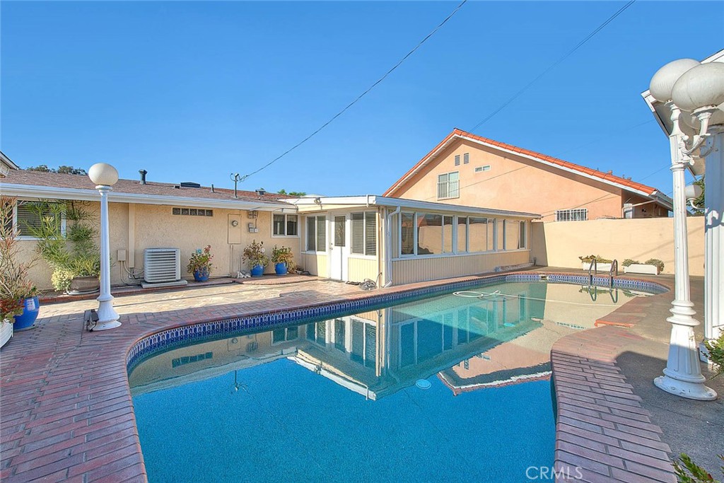 1746 W Southgate Avenue