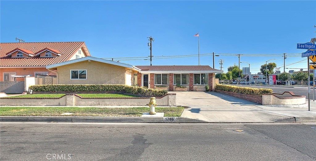 1746 W Southgate Avenue