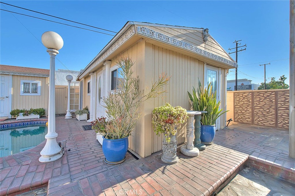 1746 W Southgate Avenue