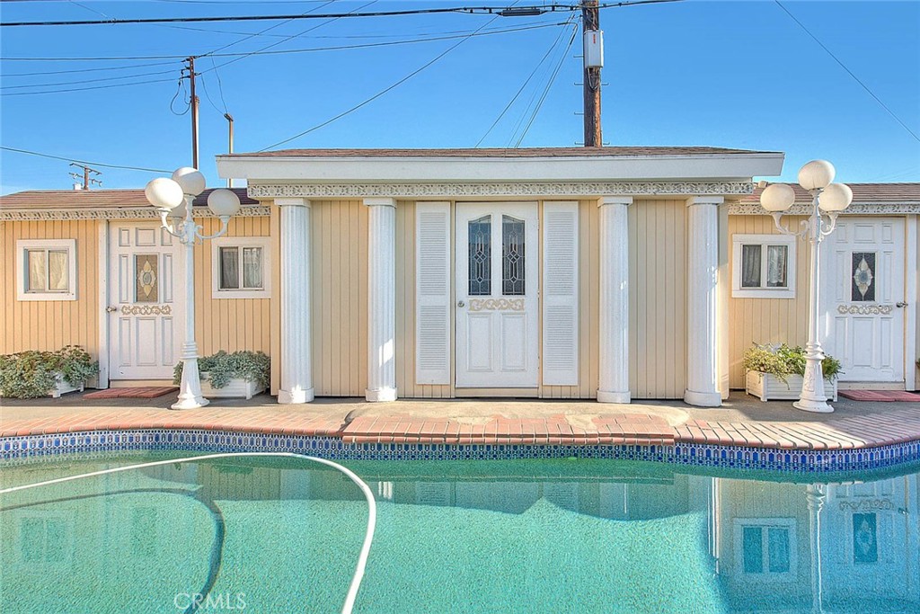 1746 W Southgate Avenue