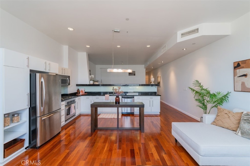 1100 Wilshire Boulevard 2805