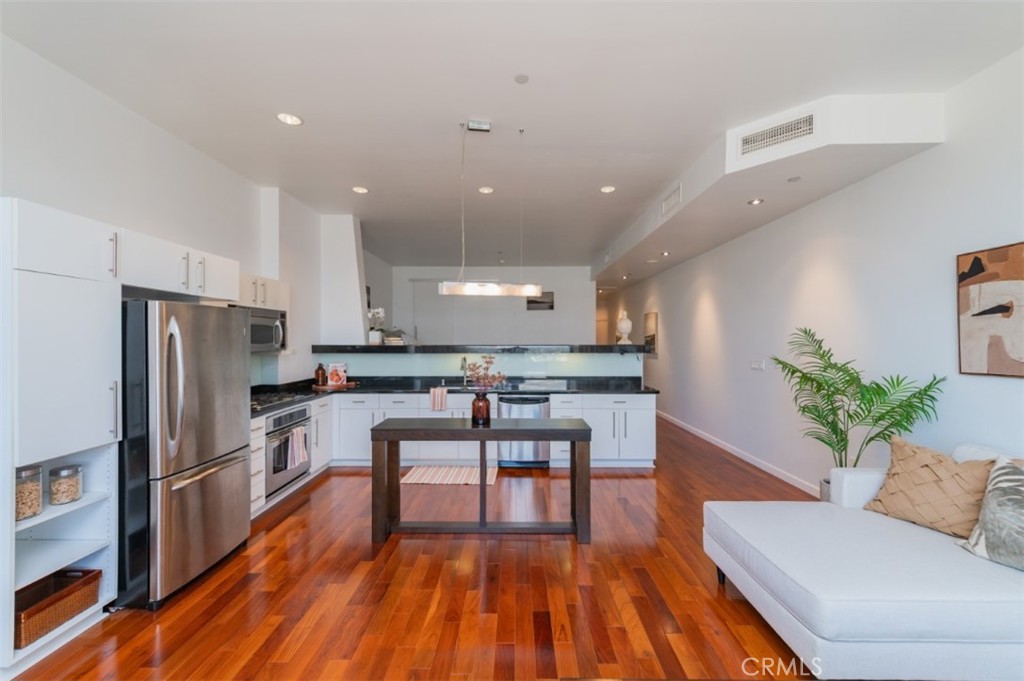 1100 Wilshire Boulevard 2805