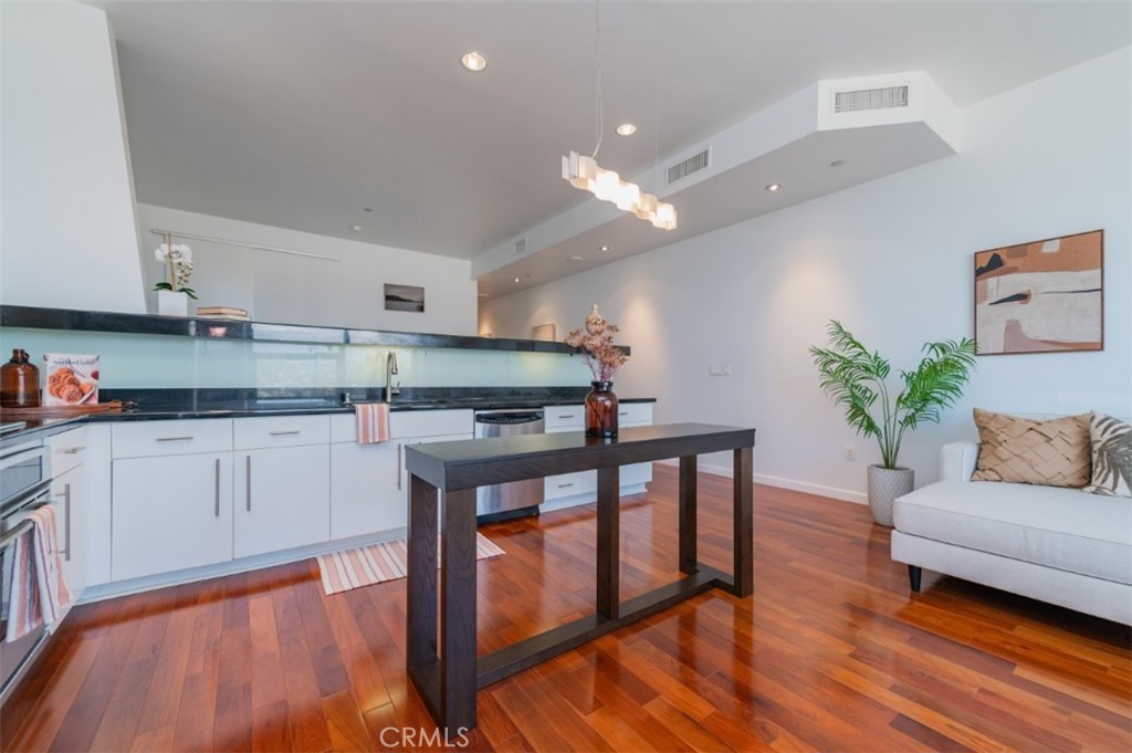 1100 Wilshire Boulevard 2805