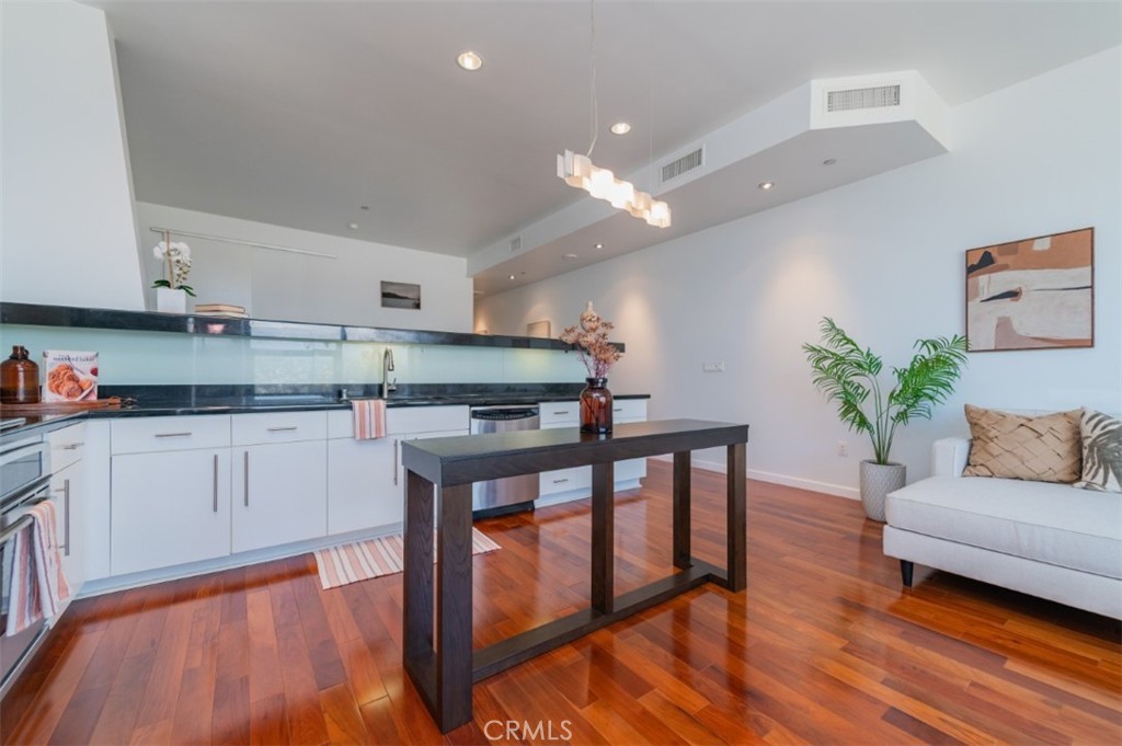 1100 Wilshire Boulevard 2805