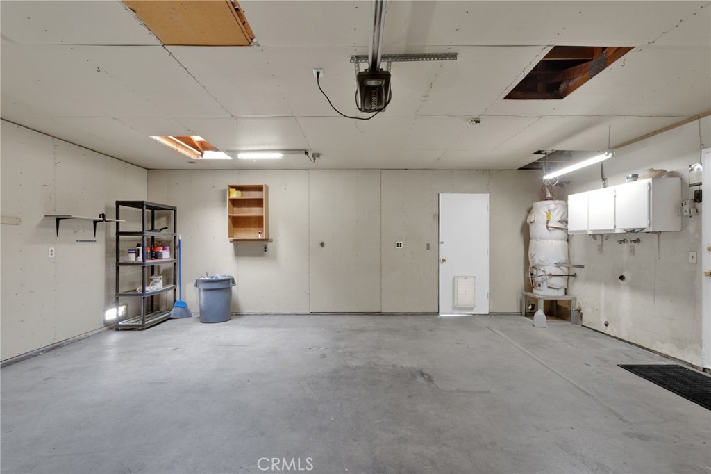 11152 Redwood Avenue