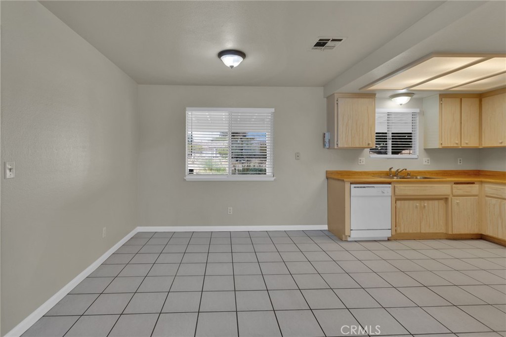 11152 Redwood Avenue