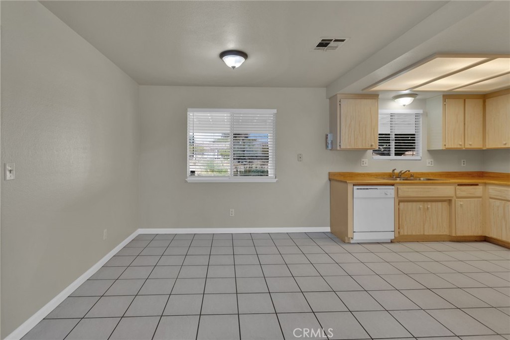 11152 Redwood Avenue