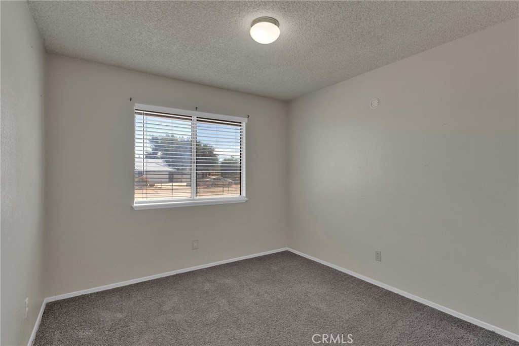 11152 Redwood Avenue