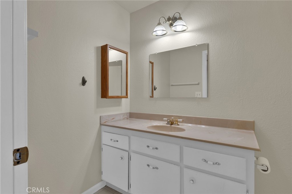 11152 Redwood Avenue