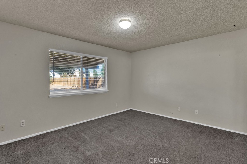 11152 Redwood Avenue