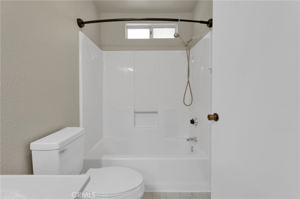 11152 Redwood Avenue