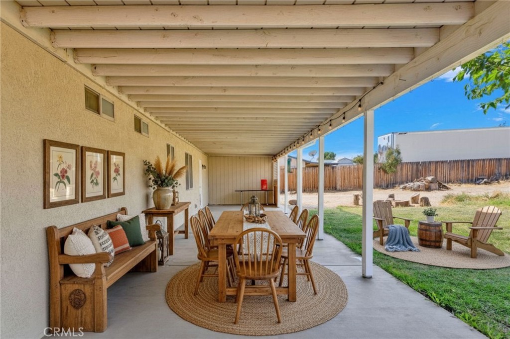 11152 Redwood Avenue