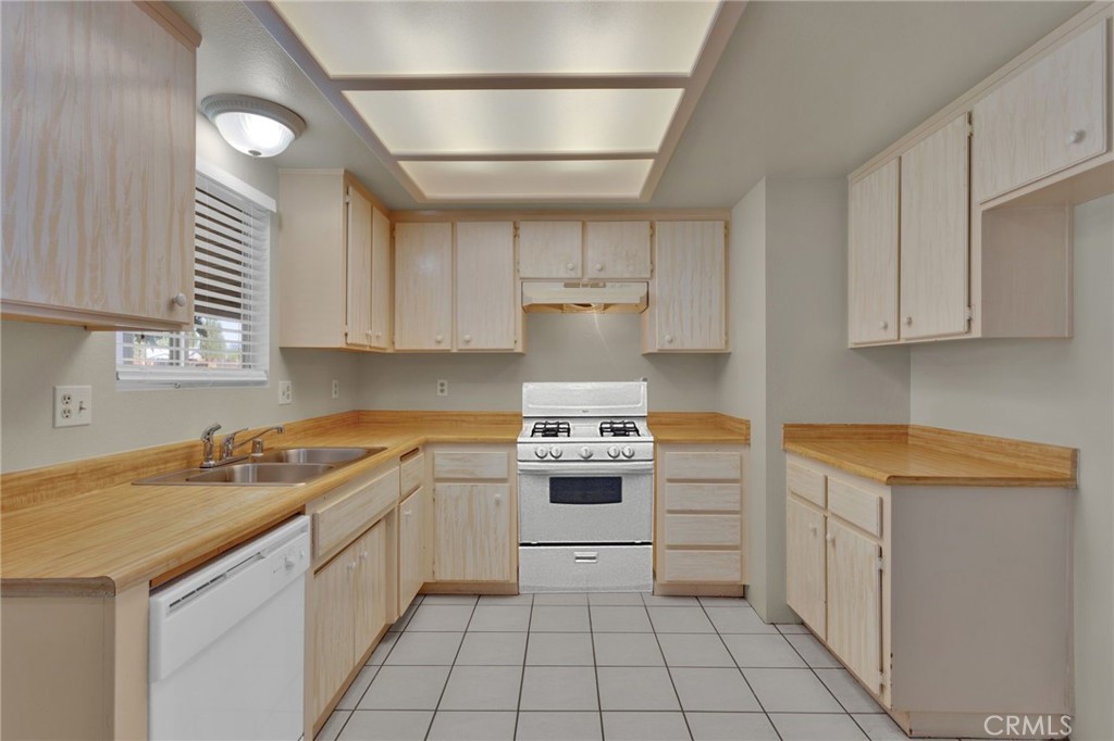 11152 Redwood Avenue