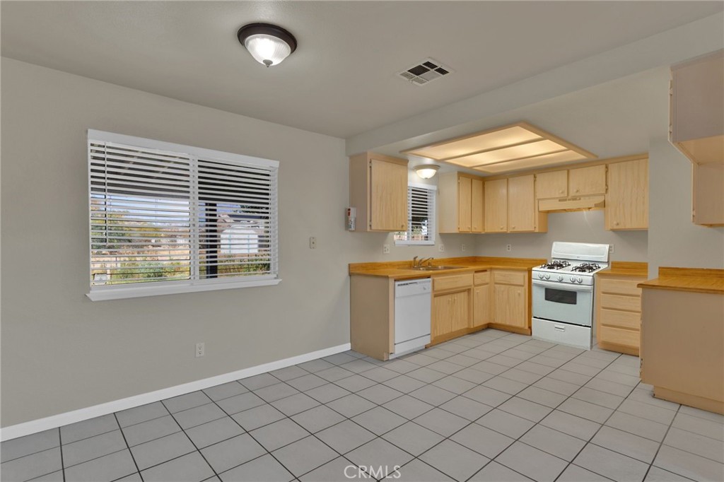 11152 Redwood Avenue