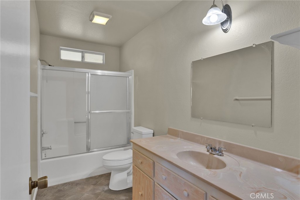 11152 Redwood Avenue