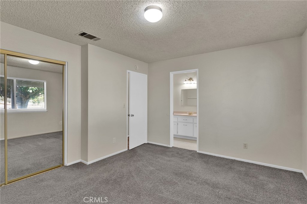 11152 Redwood Avenue