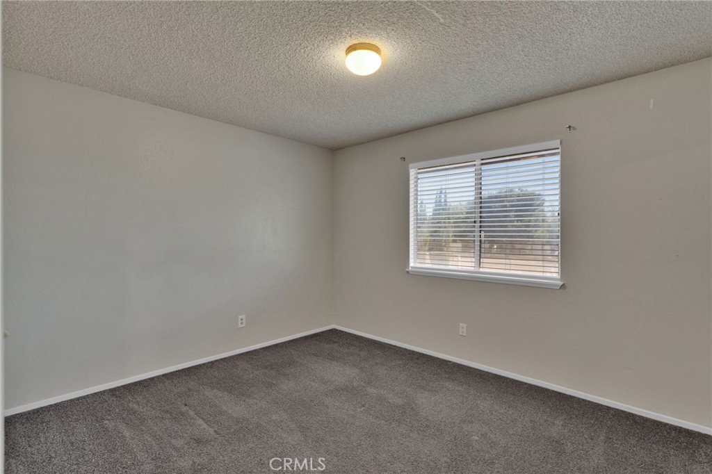 11152 Redwood Avenue