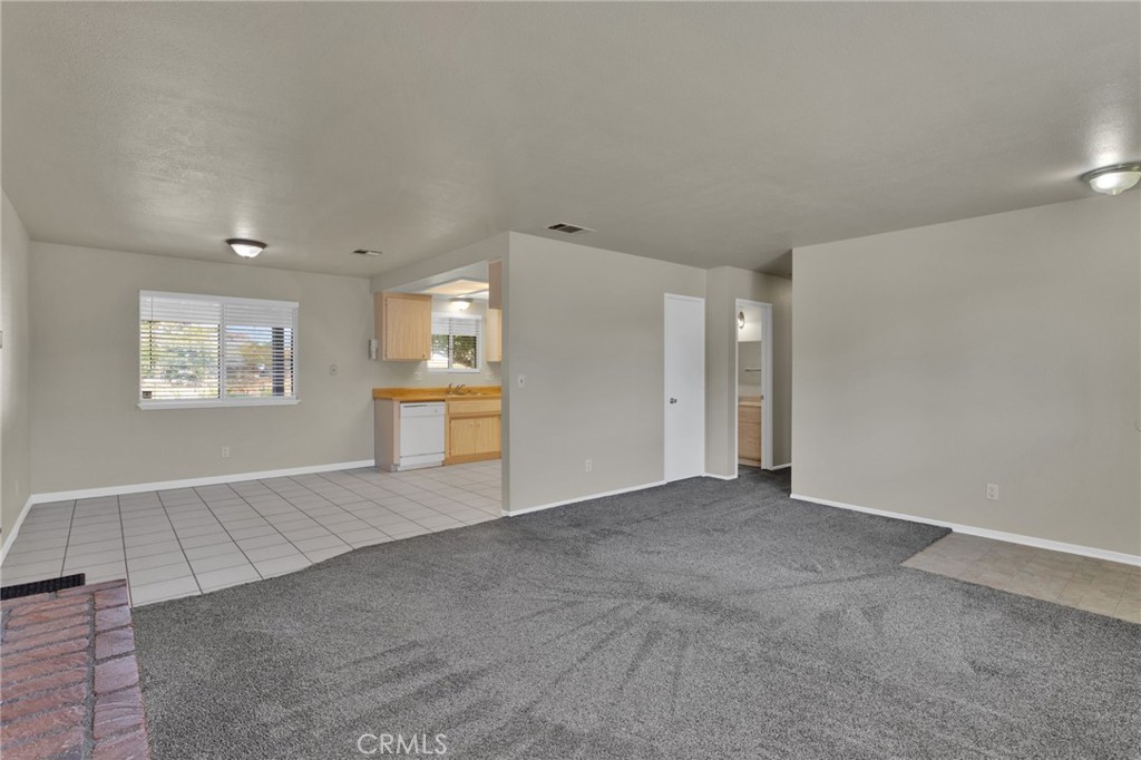 11152 Redwood Avenue