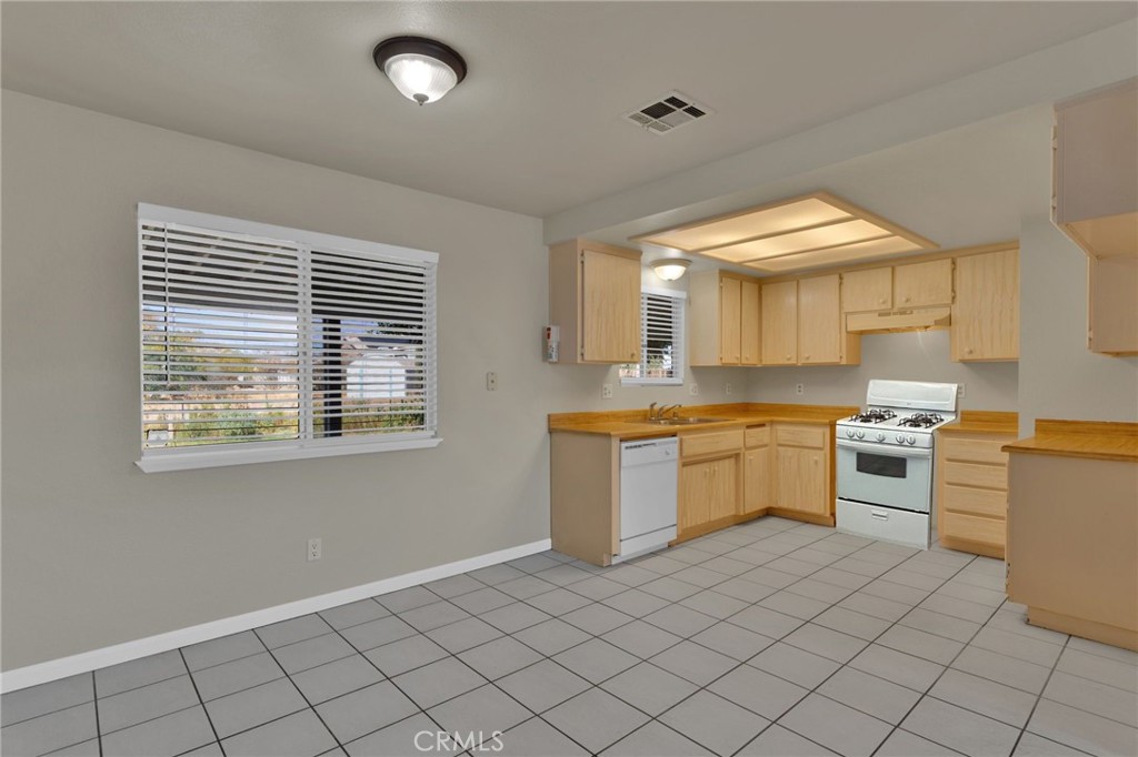 11152 Redwood Avenue