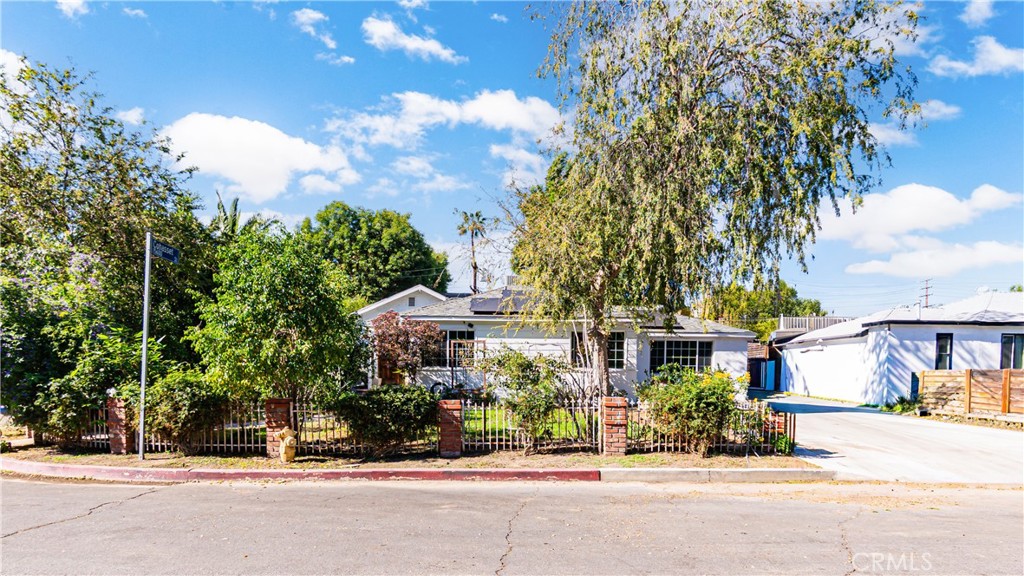 7503 Aqueduct Ave