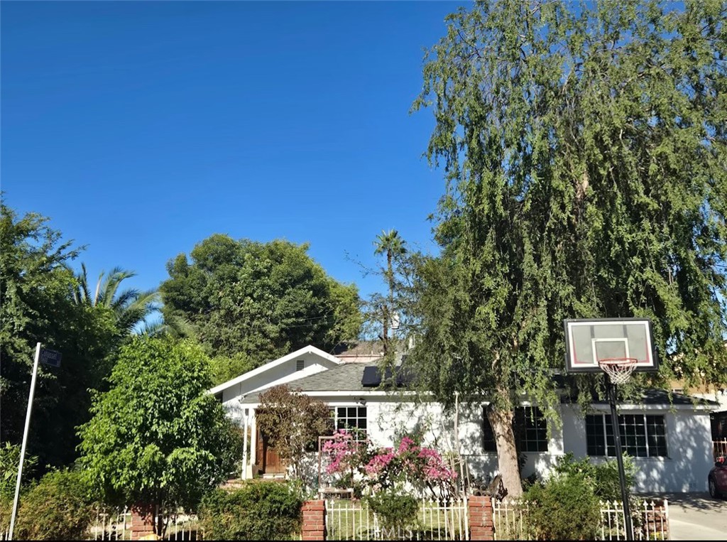 7503 Aqueduct Ave