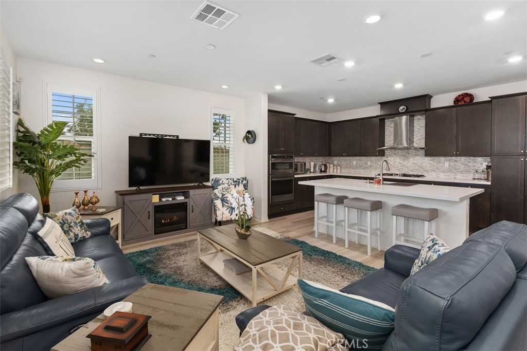 4536 S Afton Privado