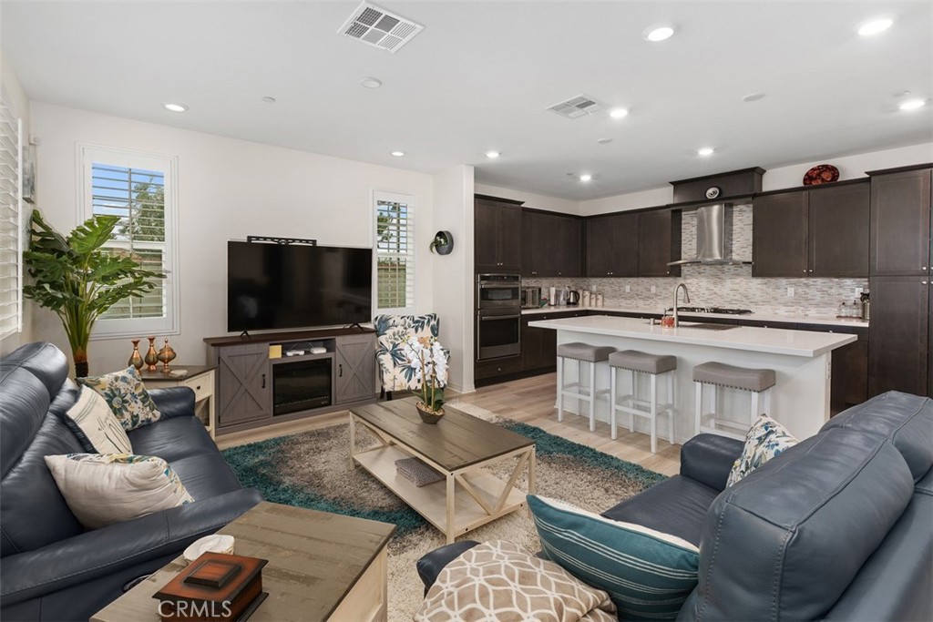 4536 S Afton Privado