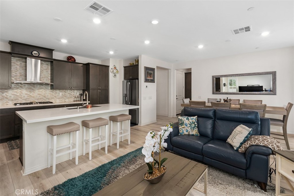 4536 S Afton Privado