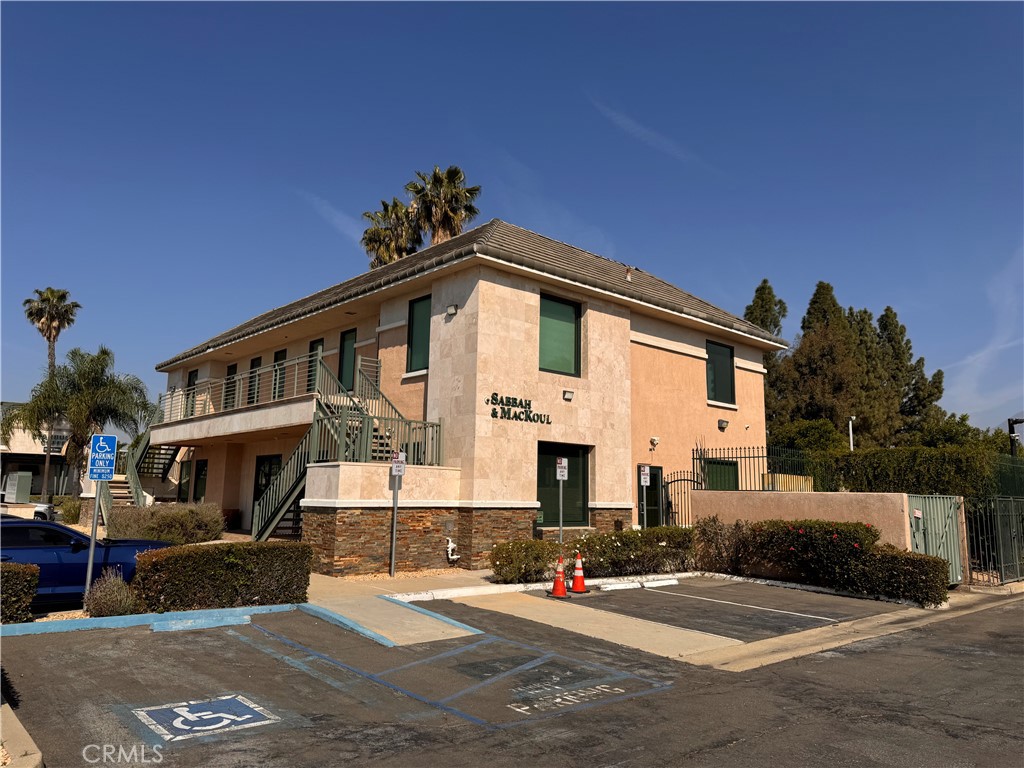 116 N Vineyard