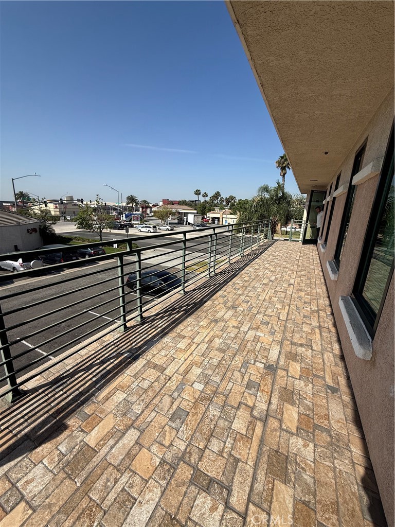 116 N Vineyard