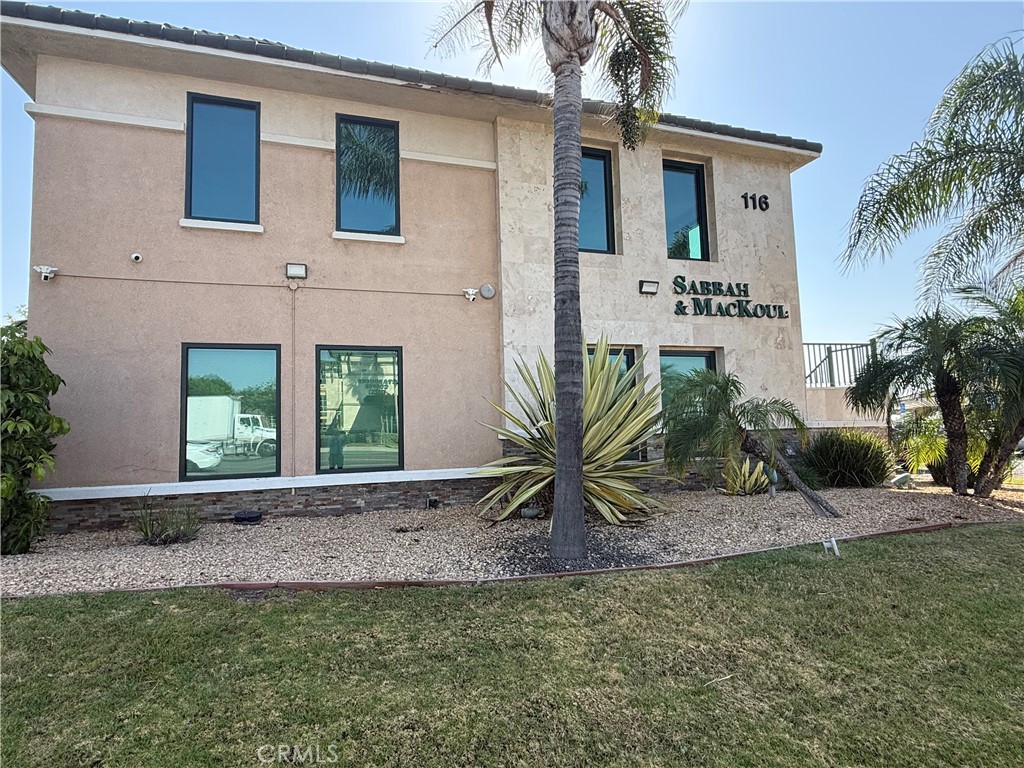 116 N Vineyard