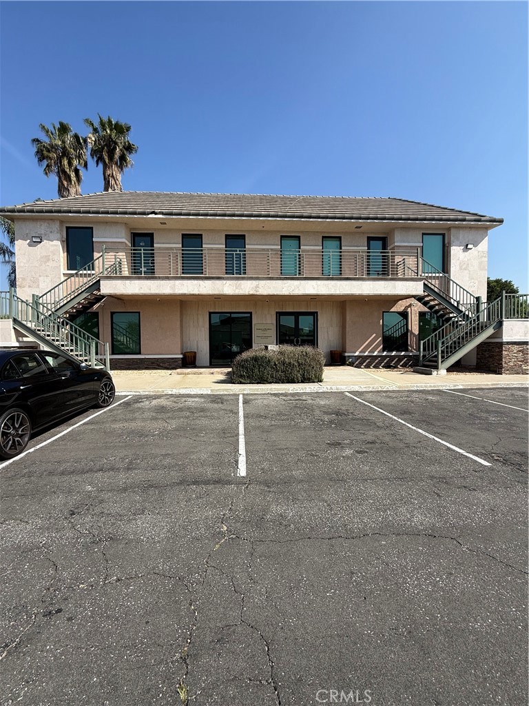 116 N Vineyard