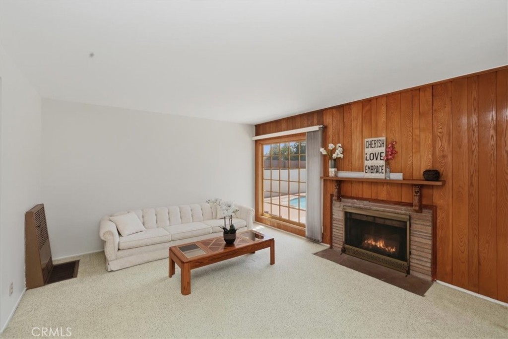 6702 E Pageantry