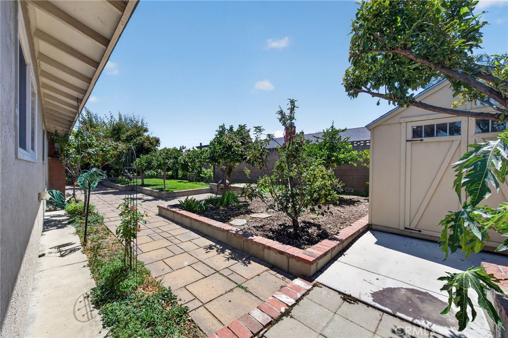 807 N Madera