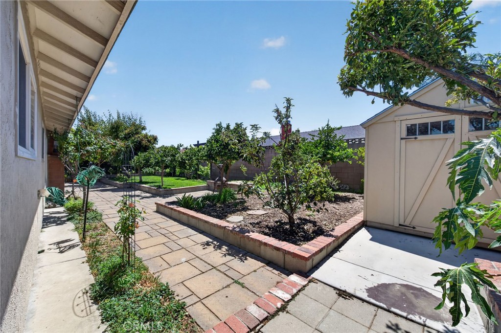 807 N Madera