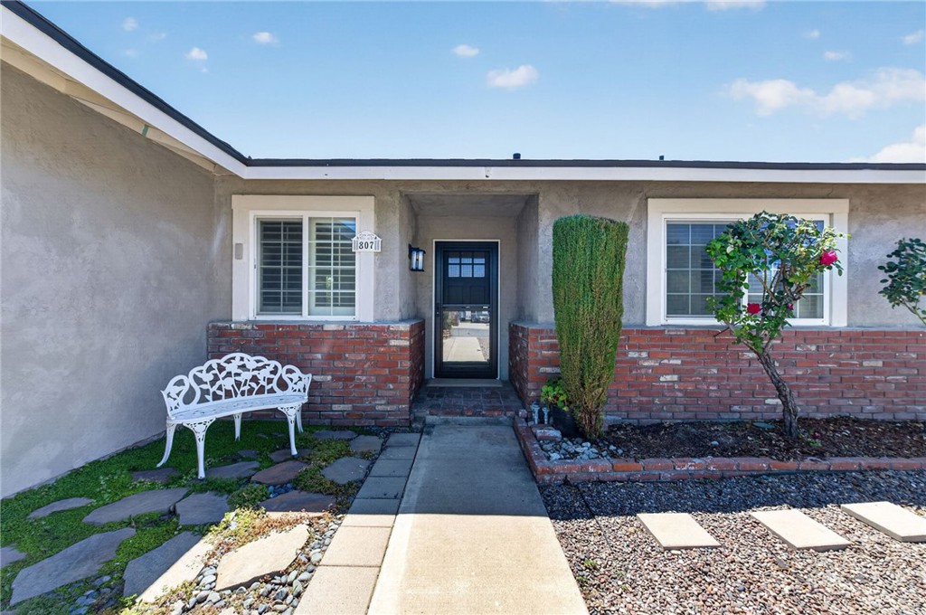 807 N Madera