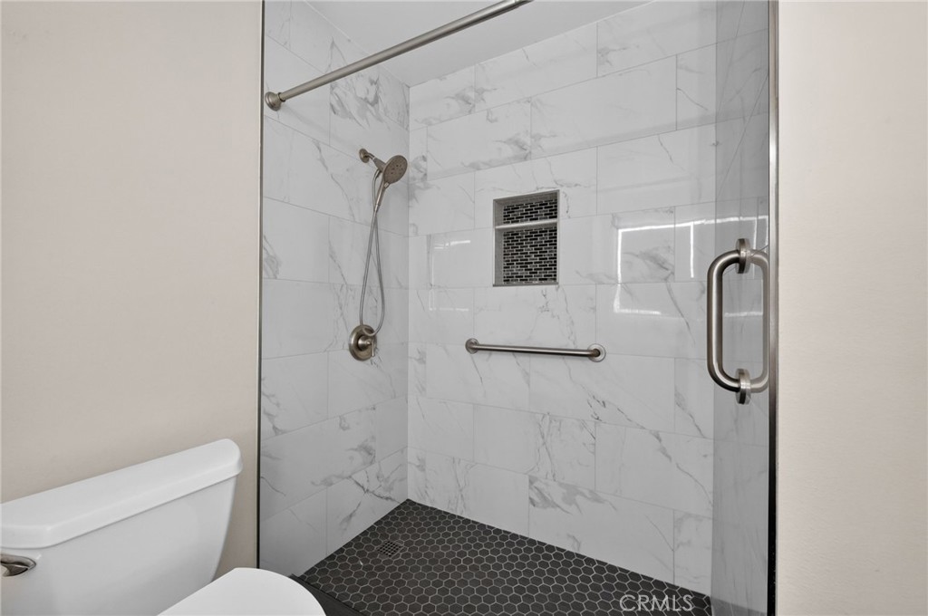 807 N Madera